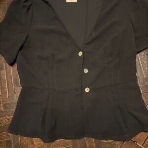 ARITZIA Wilfred Peplum Short Sleeve Button-Up Top